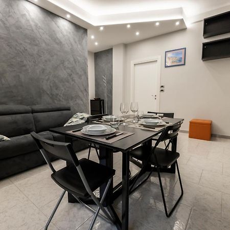 Tra Porta Susa E Piazza Statuto -Cortile Interno- Turin Bagian luar foto